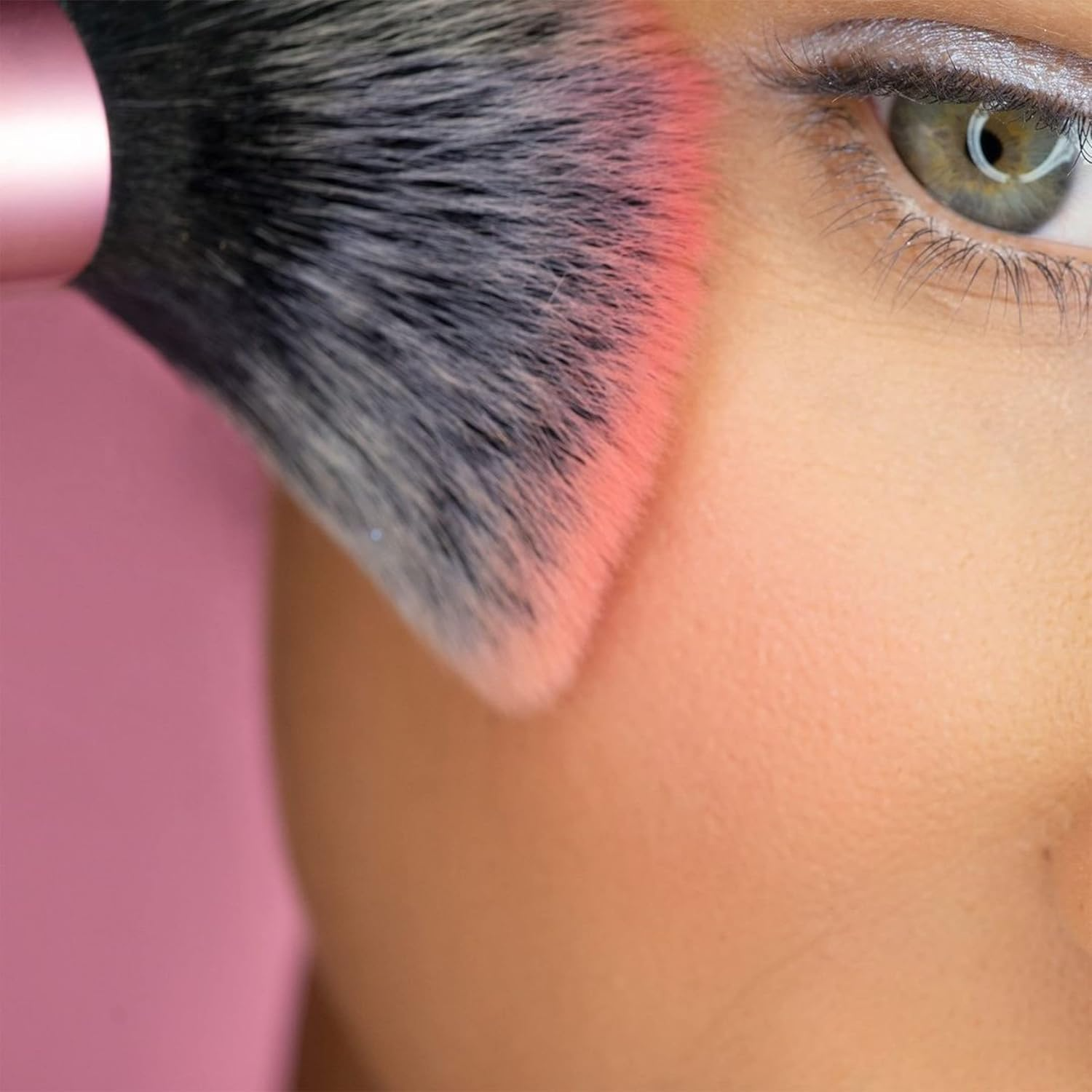 Real Techniques Cheek Mini Medium Sculpting Brush - 406